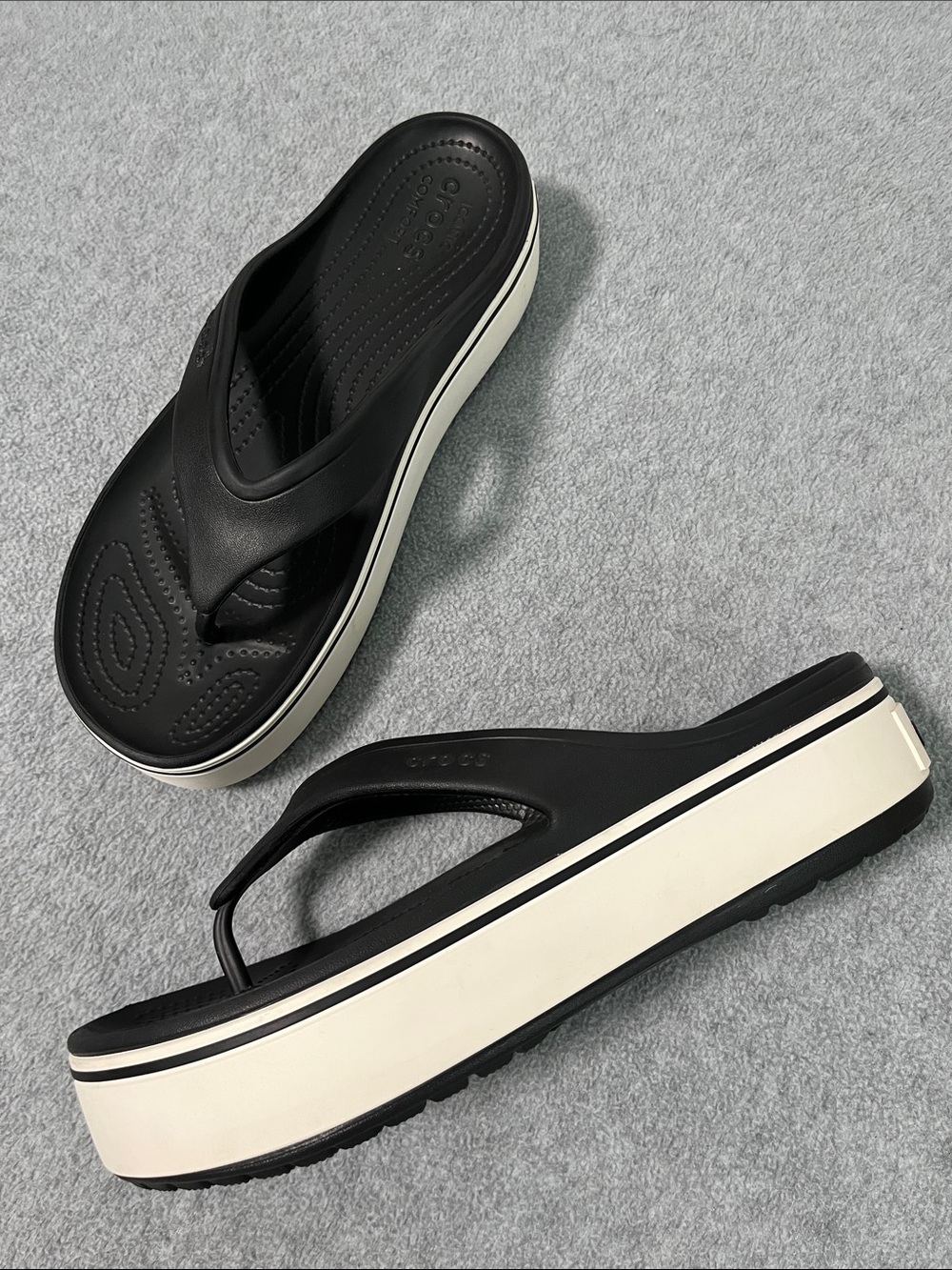 Crocs Platform Sandals Slippers Womens 11 Mens 9 Black White